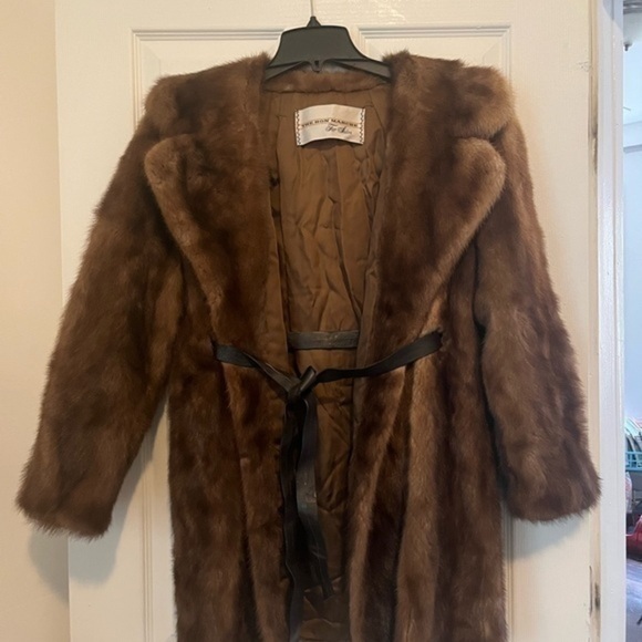 The bon Marche Fur salon belted mink coat. Classy, classi 1950s stylee fur coat! - Picture 3 of 13